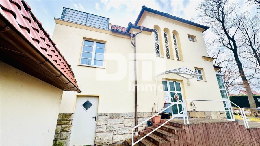 (R)eserviert!Modernisierte 1 bis 2 Familien Stadtvilla mit Maisonettewohnung in Traumlage - Frontansicht Eingang 2